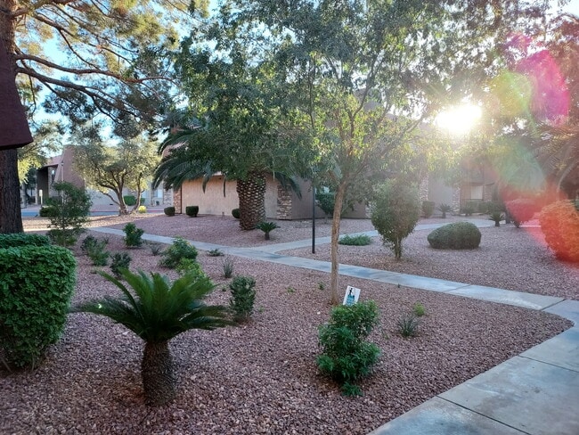 Building Photo - 4918 River Glen Dr Unit 110