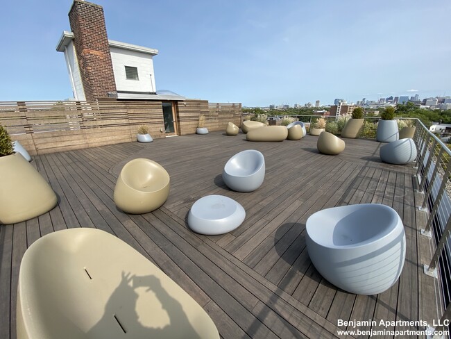 Building Photo - 334 Harvard St Unit E4