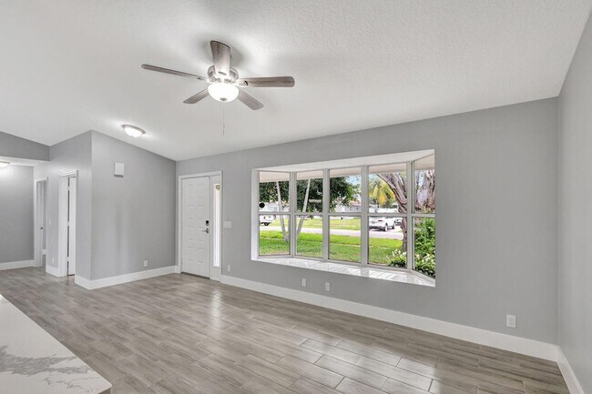 Photo - 843 Azalea Dr