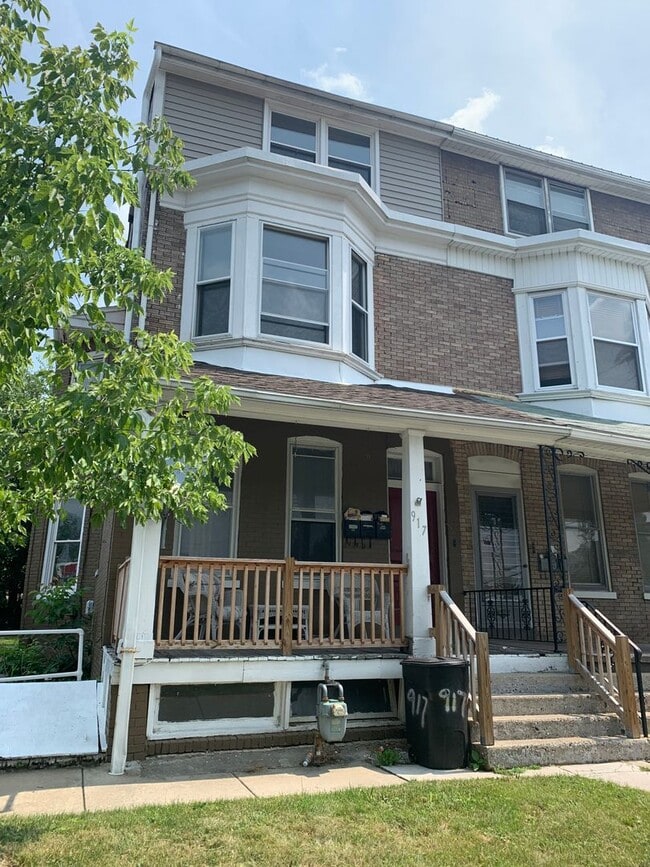 Building Photo - Large One Bedroom Apartment