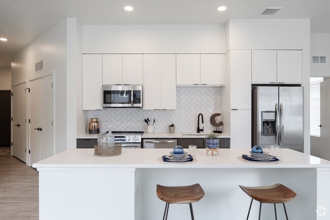 2BR, 2BA - 1,109SF