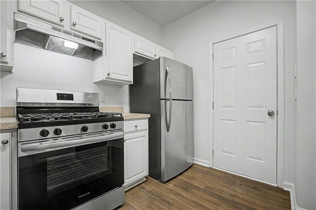1998 Hailston Dr NW