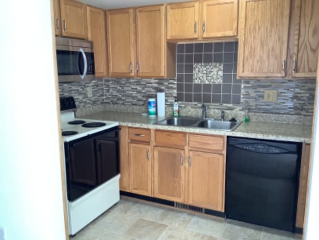 Photo - 604 Topper Way