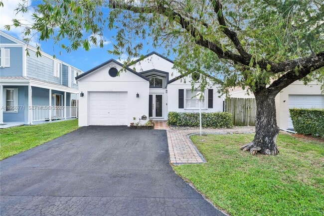 Photo - 10048 SW 222nd St