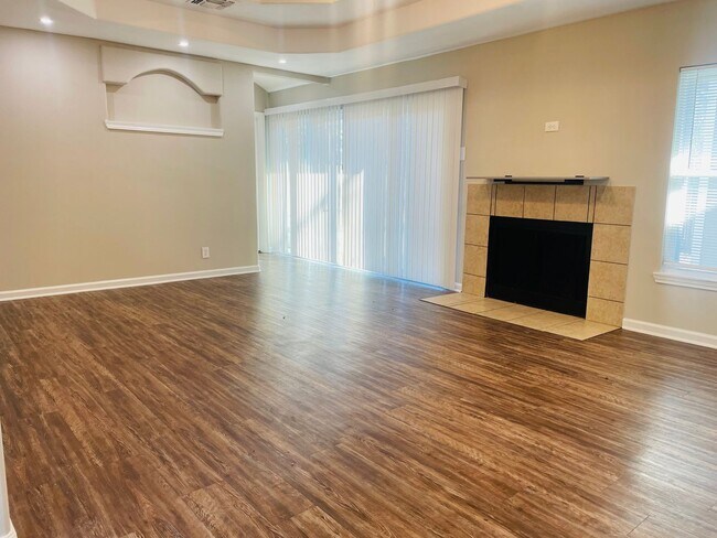 Photo - 5914 Valley Wood