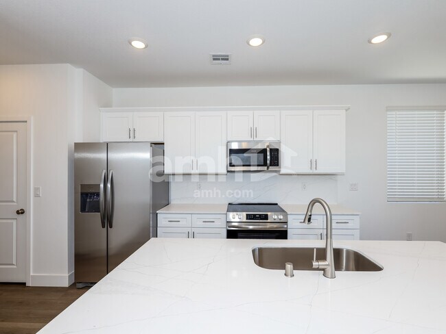 Photo - 9572 Marchmont Rd