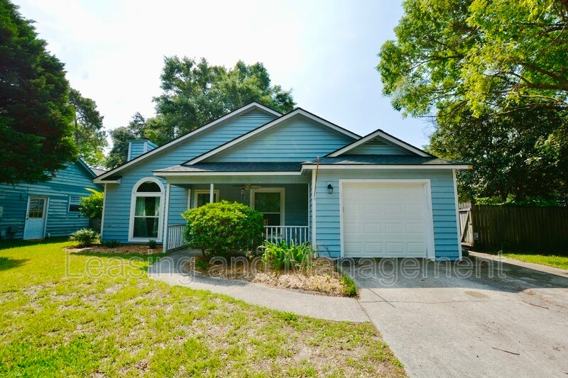 Photo - 1240 Llewellyn Road