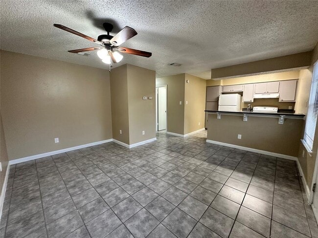 Building Photo - 4607 E 12th St Unit 1 Rental