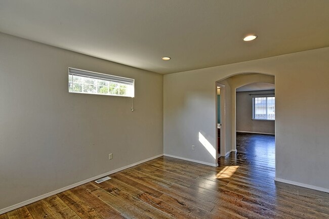 Photo - Spacious Craftsman Style Home - Pet Friendly!