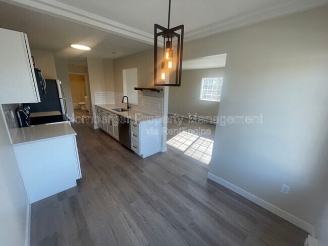 Photo - 1924 N Crestline St Unidad 6