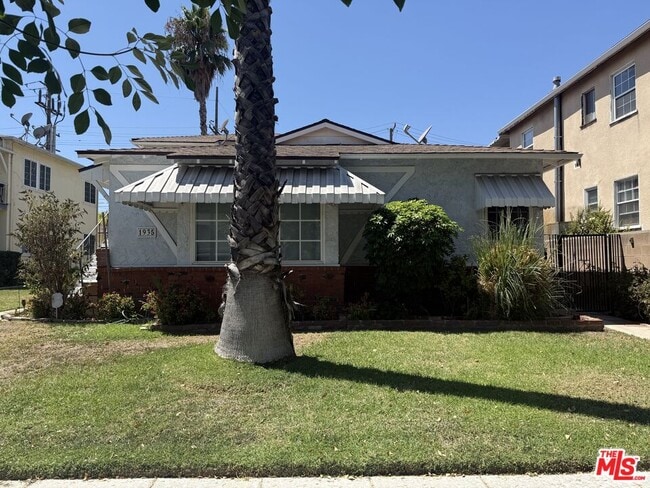 Photo - 1935 N Hollywood Way Apartamento Unidad C