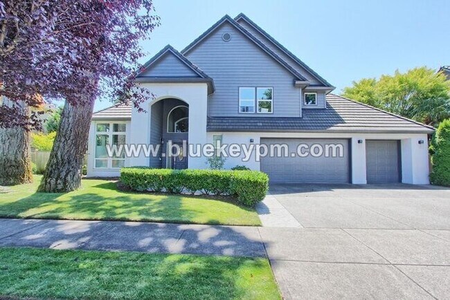 Building Photo - 3 Bed, 2.5 Baths Luxury Home Located Near ...