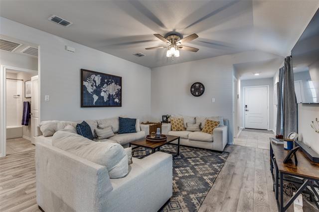 Photo - 140 Greengate Dr