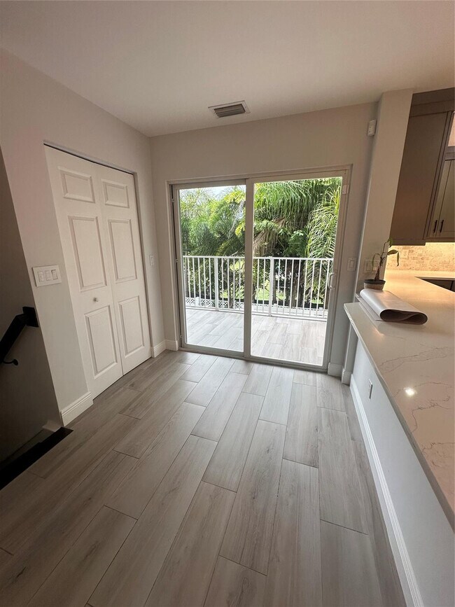 Photo - 445 NE 1st St