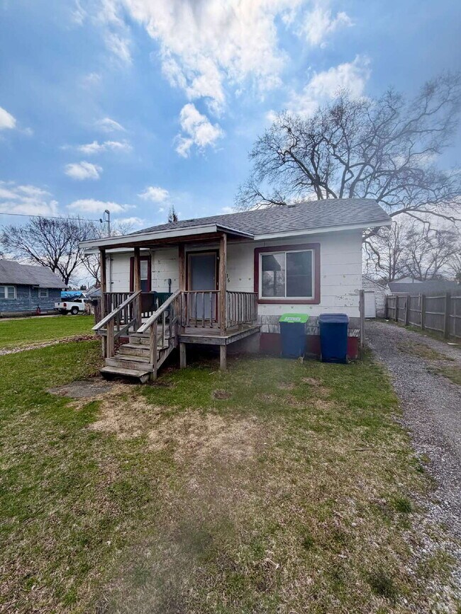 Photo - 2 bed, 1 Bath: Updated Inside!