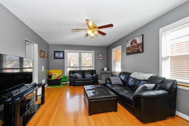 Photo - 5622 N Kenneth Ave