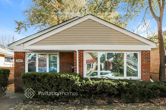 Building Photo - 10115 S California Ave