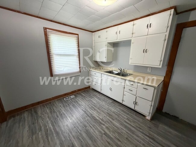 Photo - 1206 Robinson-