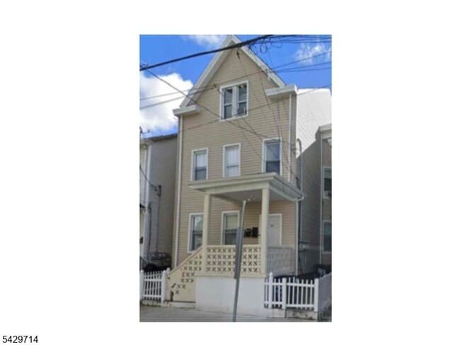 Building Photo - 93 Highland St Unit 2