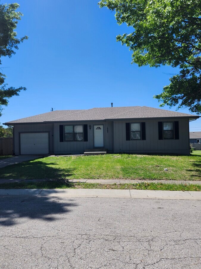 Photo - 1903 Harry Dr