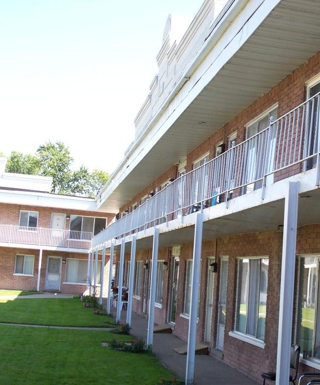 Photo - Arrowhead Mall Apartments