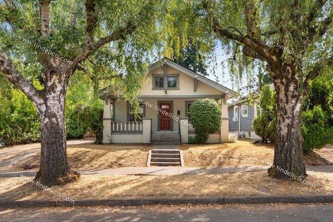 Building Photo - Pet-Friendly Portsmouth Bungalow with Fenc... Rental