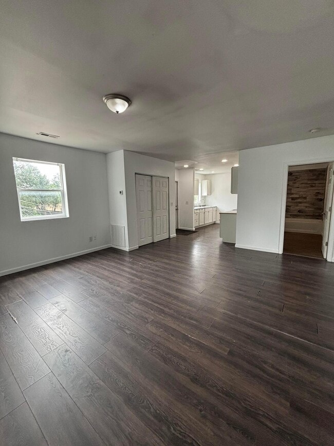 Photo - 836 S Hamilton Rd Apartment