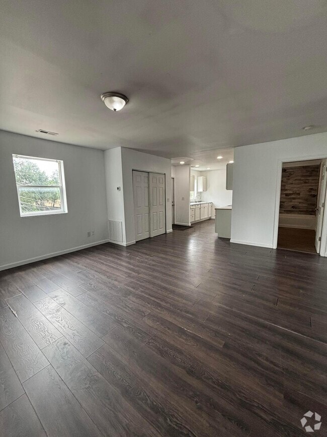 Building Photo - 836 S Hamilton Rd Rental