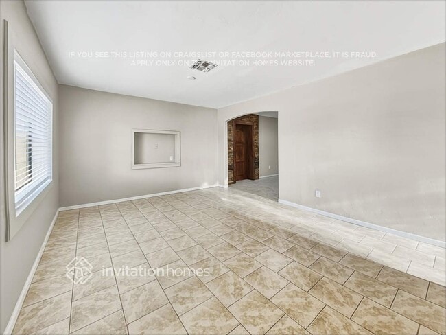 Photo - 525 W 6th Dr