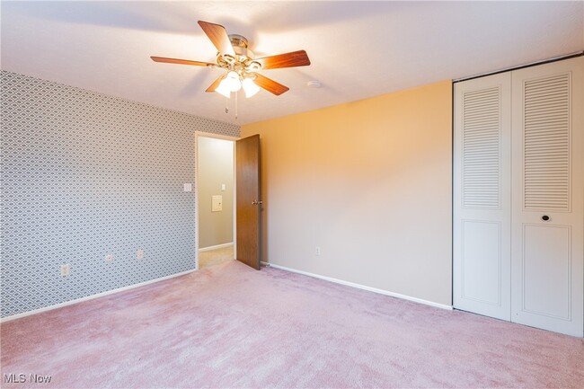 Photo - 472 Gresham Dr House
