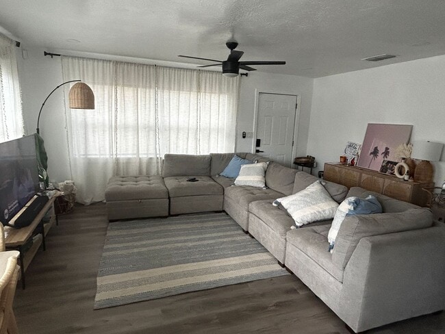 Photo - Cozy 2-Bedroom Home in the Heart of St. Petersburg