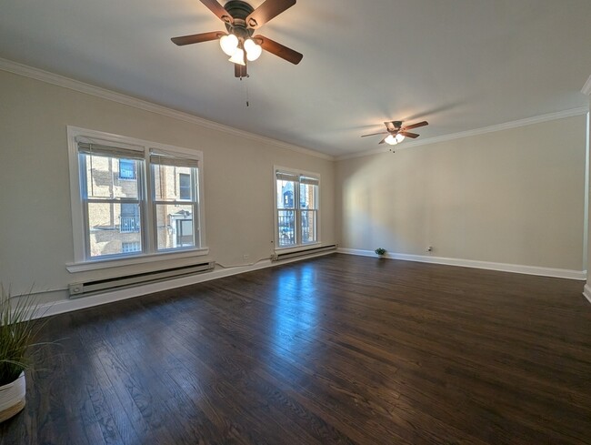 Building Photo - 730 W Roscoe St Unit 1 Rental