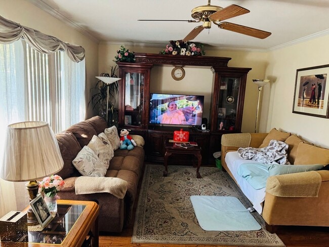 Photo - Los Robles Townhome – Flexible Furnishing Options
