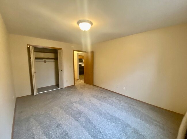 Photo - Ground Floor Large 1 Bedroom 1 Bath Available Unidad IVA36