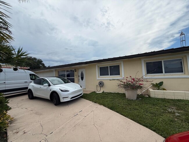 Building Photo - 3139 Egremont Dr