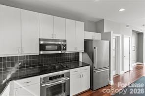 333 W Trade St Unit 1401