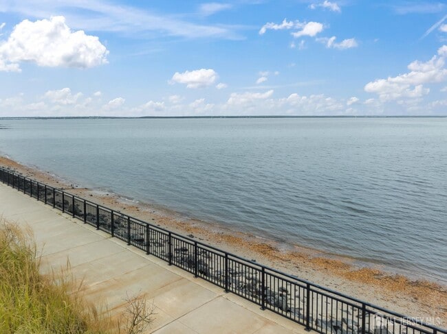 Photo - 106 Boulevard W