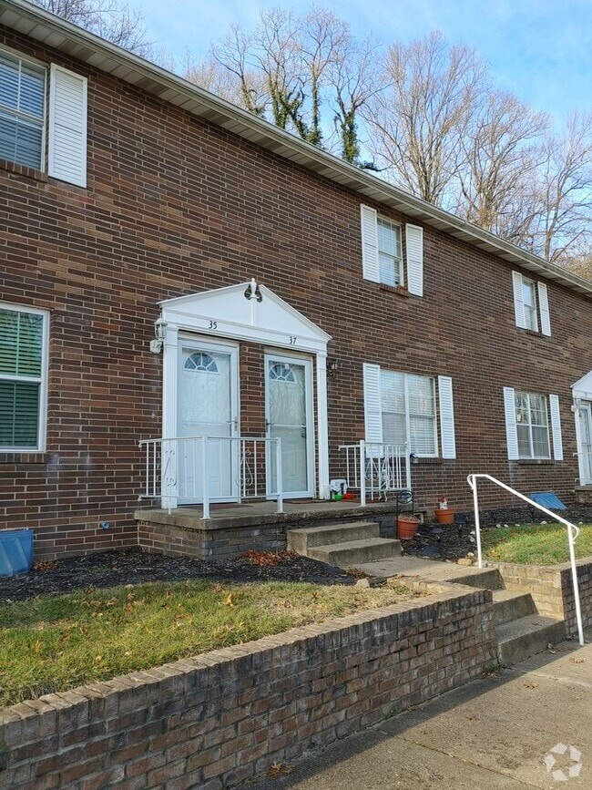 Building Photo - COZY TOWNHOME IN WILLOW TERRACE