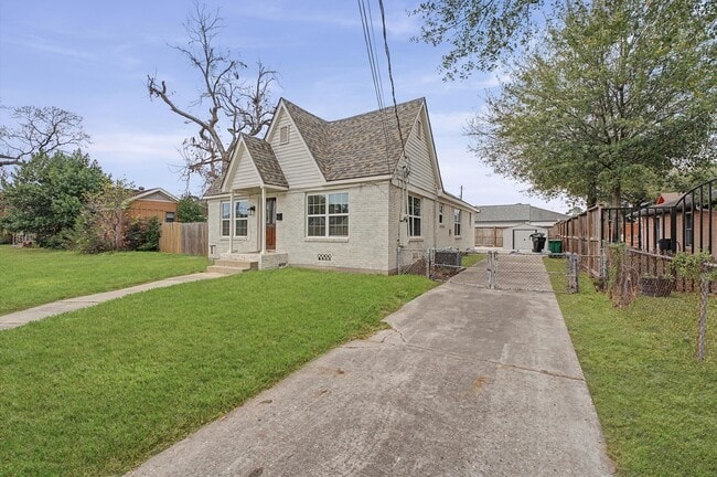 Photo - 511 Joyce St