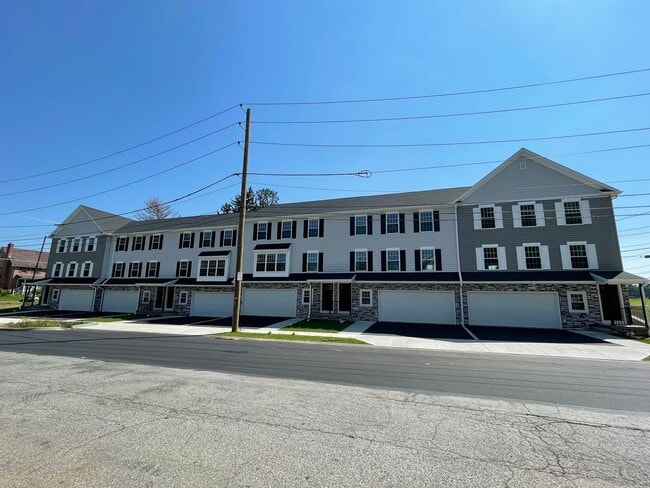 Building Photo - 3 Bedroom 2.5 bathroom Available in Lancas... Rental