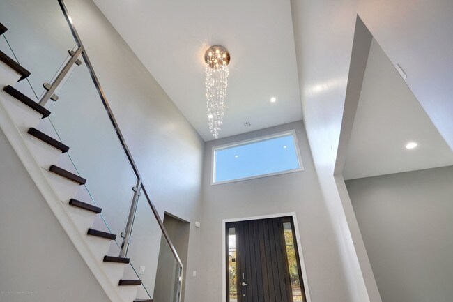 Photo - 98 Hollywood Ave