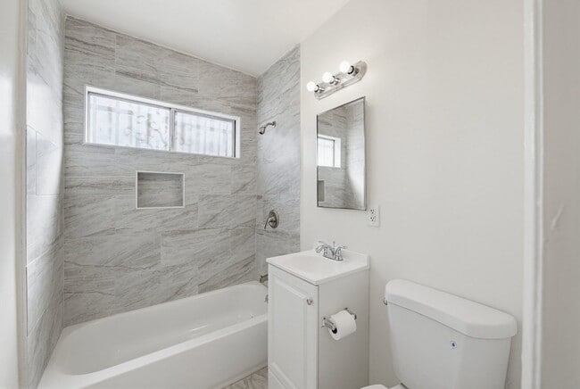 Photo - 1224 Normandie Ave Unidad 2