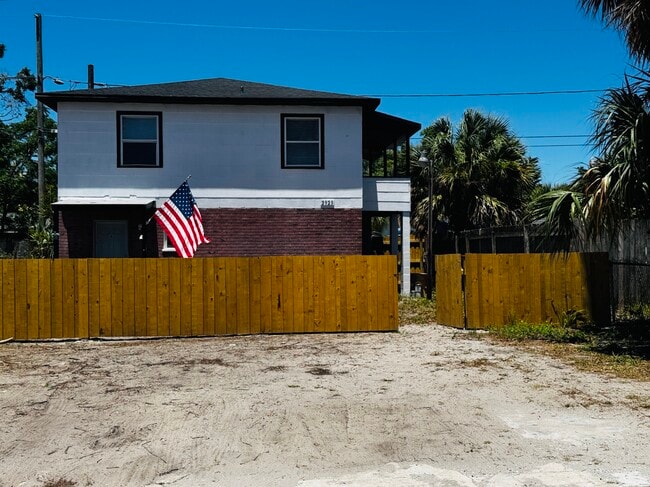 Photo - 2 Bed/1 Bath - Unit B