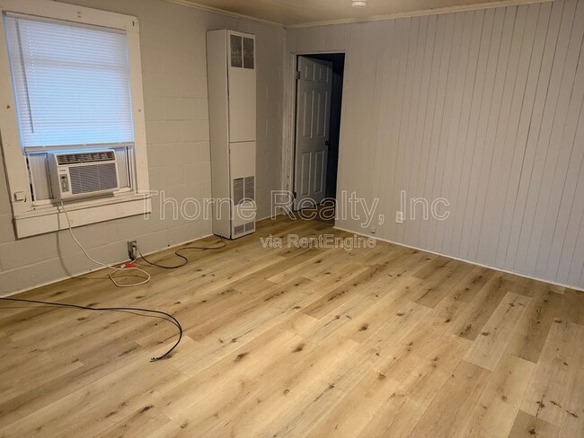 Photo - 1504 Coleman St SE