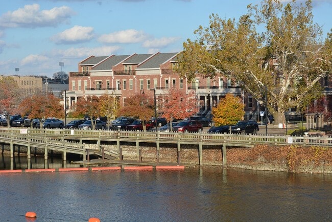 Photo - Luxury 5 Bedroom Townhouse