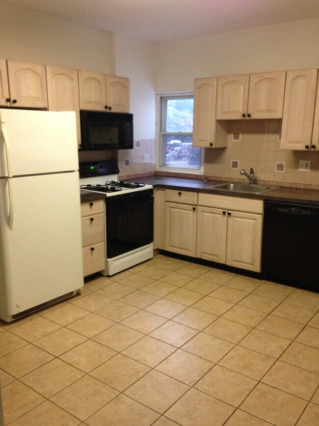 Photo - 124 Burnside St