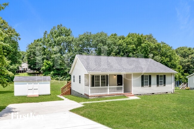 Photo - 835 Millon St