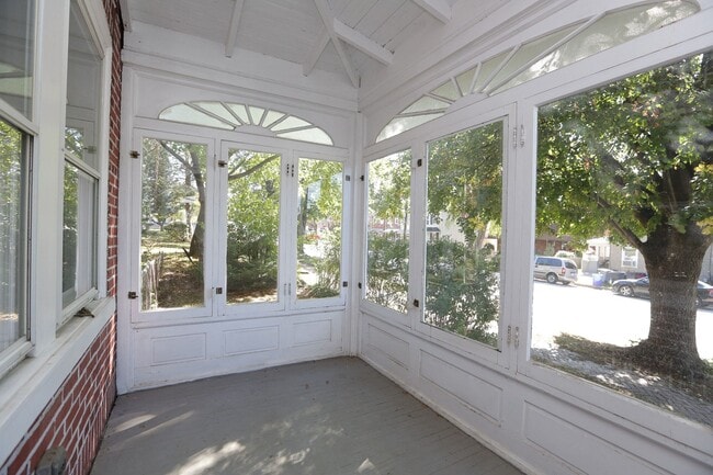 porche delantero - 118 W 7th Ave