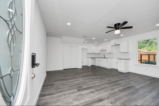 Photo - 2322 Wavell St