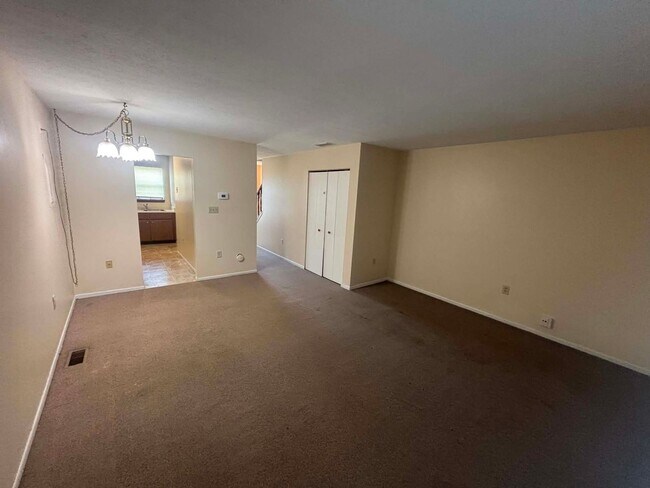 2745 Brookshire Ln